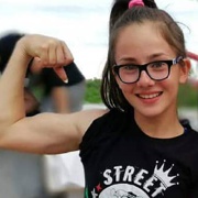Teen muscle girl Streetworkout Jasmina
